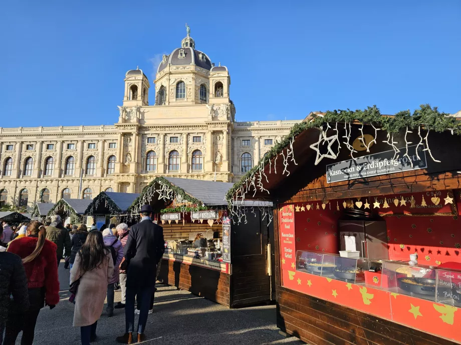 Kalėdų mugė Maria-Theresien-Platz aikštėje