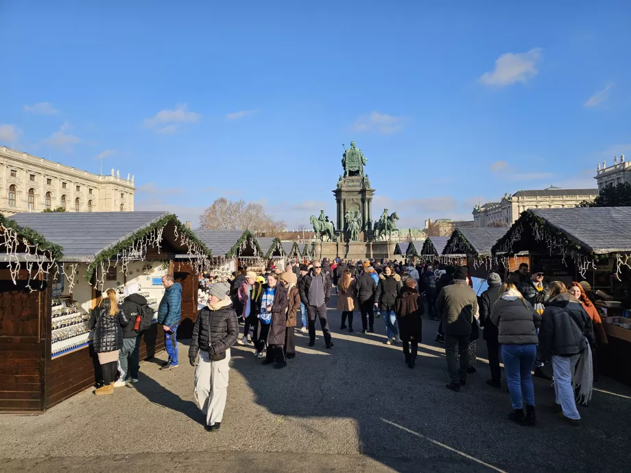 Kalėdų mugė Maria-Theresien-Platz aikštėje