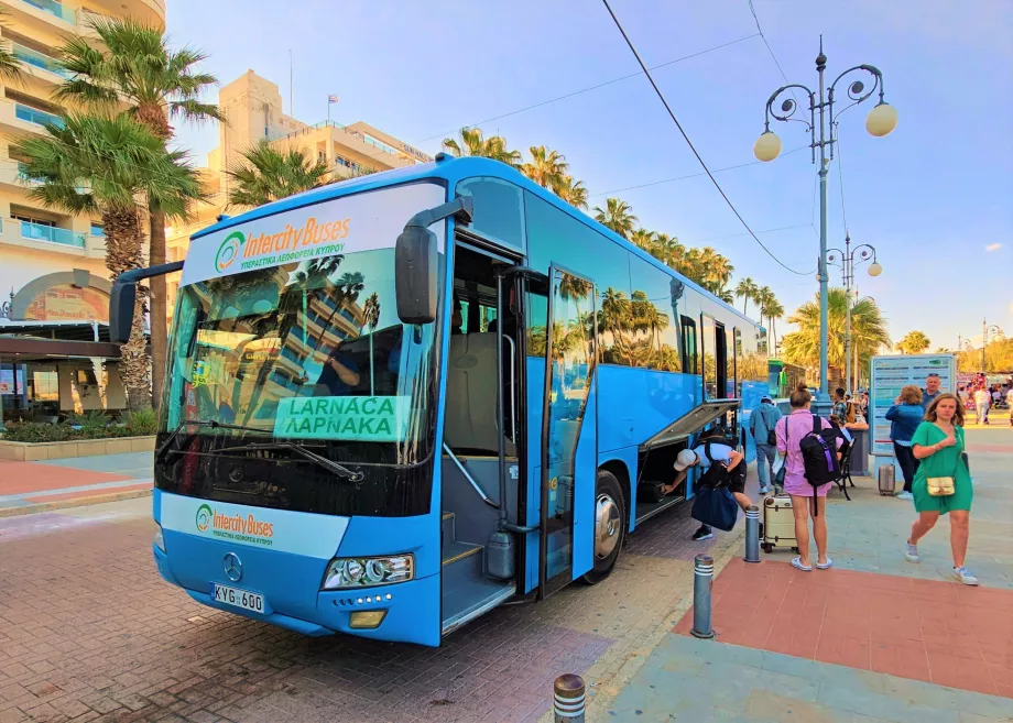 "InterCity" autobusas Larnakoje