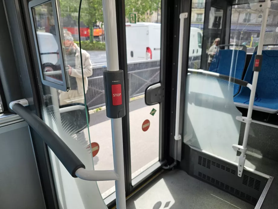 Stotelės mygtukas išlipimui iš autobuso