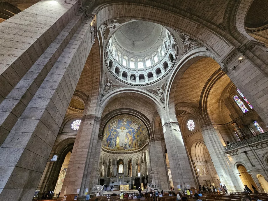 Sacre Coeur bazilikos interjeras