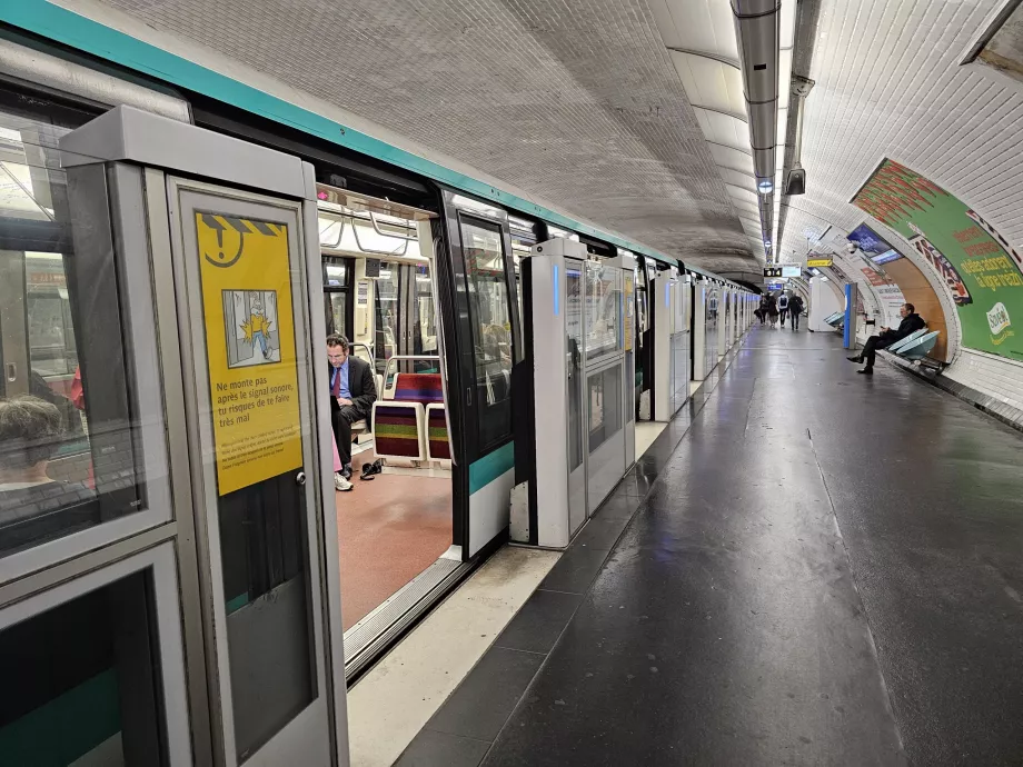 Metro stotis su barjerais naujiems traukiniams