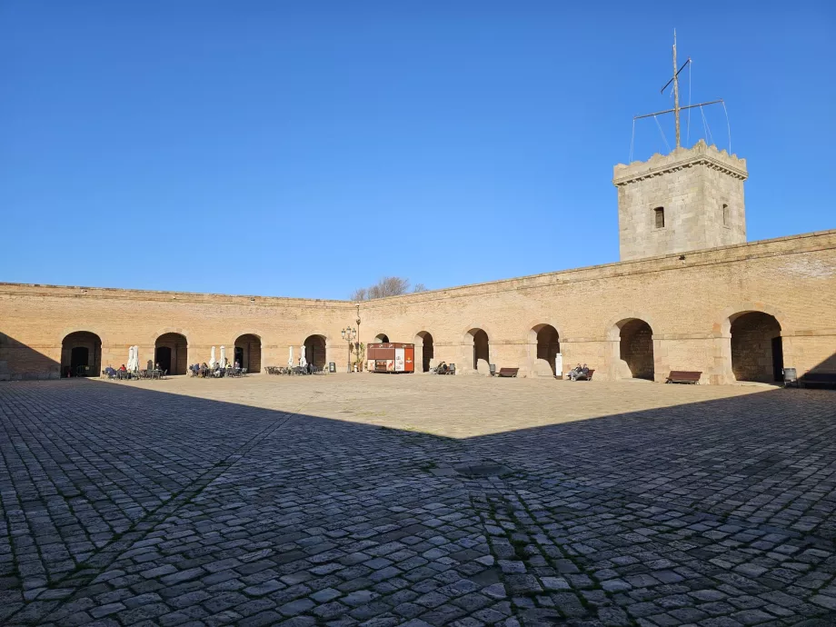 Montjuiko pilis (Castell de Montjuic)