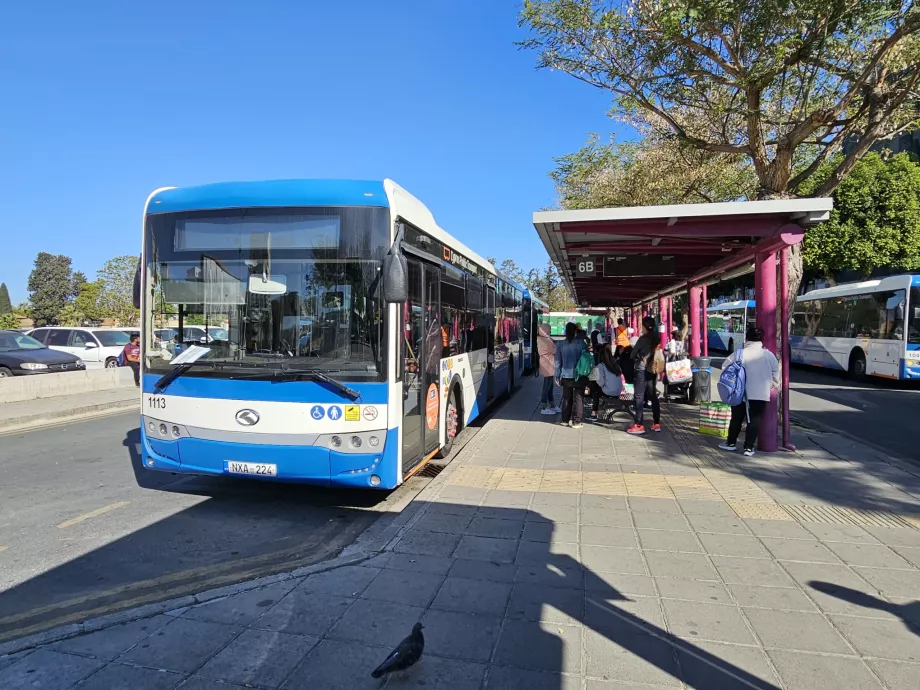 Kipro viešasis transportas - viešojo transporto autobusai Larnakoje ir Nikosijoje