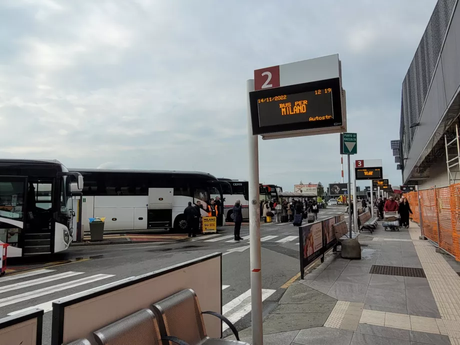 Autobusų stotelės Milano kryptimi