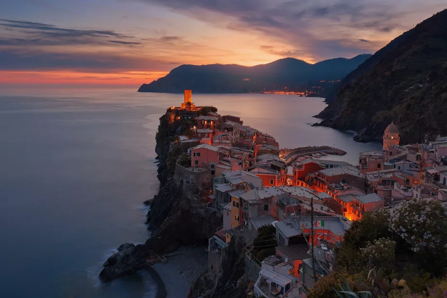 Naktinė Vernazza nuo sargybos bokšto