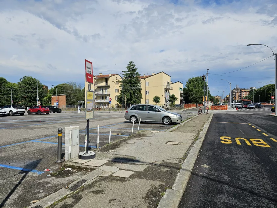 Autobusų stotelė 944, Ospedale Maggiore