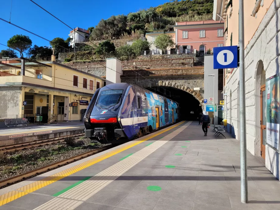 Traukinys, atvykstantis iš Sestri Levante