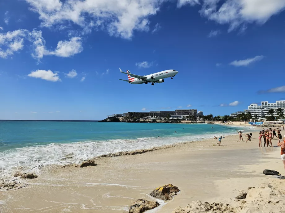 "American Airlines" SXM oro uoste