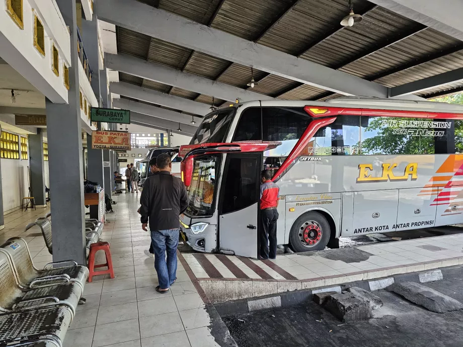 Tolimojo susisiekimo autobusai į Surabają