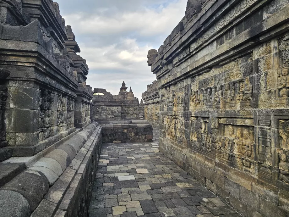 Dekoracijos ir reljefai, Borobuduro šventykla