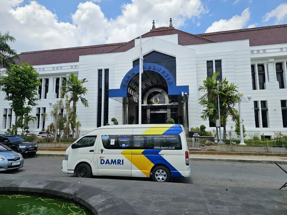 DAMRI autobusų stotelė priešais Bank Indonesia