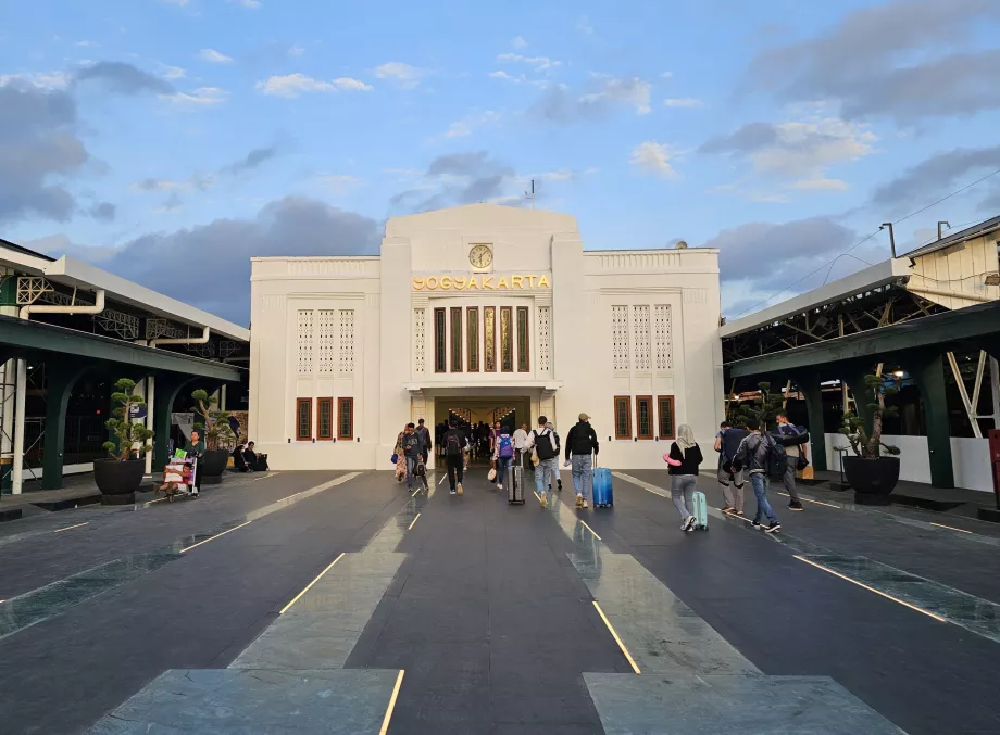 East entrance to Yogyakarta station