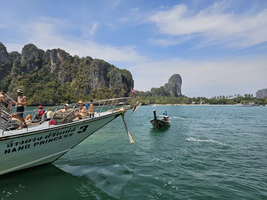 Didelių laivų švartavimas Railay prieplaukoje