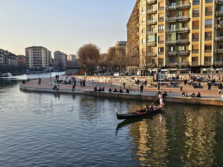 Navigli gondola