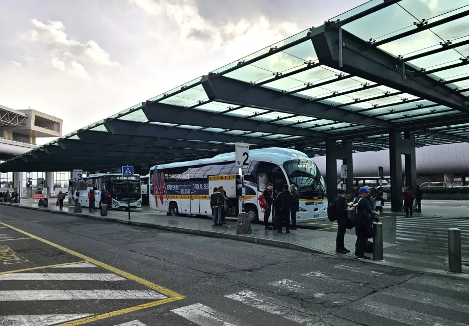 Autobusų stotelė į Milano centrą